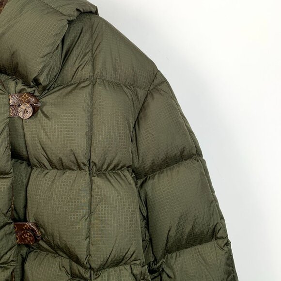 Louis Vuitton Green Puffer Jacket With Monogram Lining & Hood - Picture 3 of 8